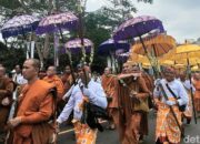 **Waisak: Hari Suci Buddha yang Menjadi Momen Kebersamaan Universal di Candi Borobudur**