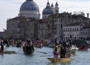 **Venesia Tercekik, Kewalahan Hadapi Ledakan Wisatawan**