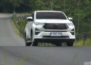 **Konsumsi BBM Kijang Innova Zenix Hybrid, Tembus Segini: Performa dan Keunggulan**
