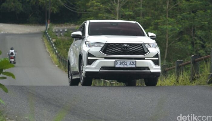 **Konsumsi BBM Kijang Innova Zenix Hybrid, Tembus Segini: Performa dan Keunggulan**