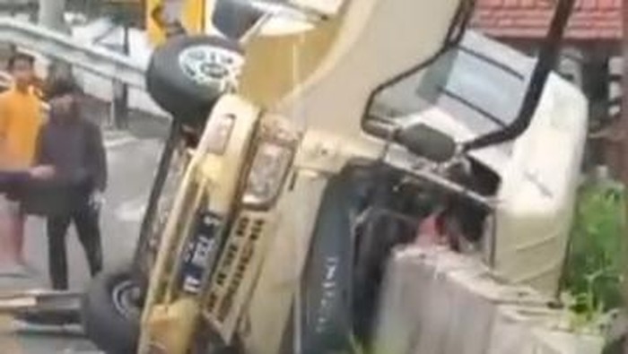 Tragedi Jalur Tengkorak: Kecelakaan Maut Menyapu 5 Wisatawan di Tawangmangu