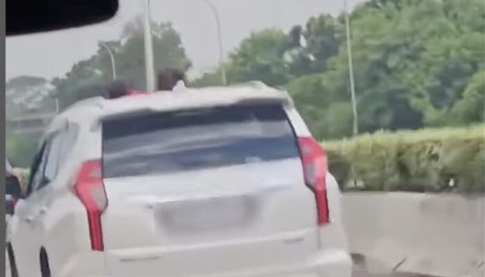 [Bocah Nongol dari Sunroof Pajero di Tol: Risiko Fatal yang Terlupakan]