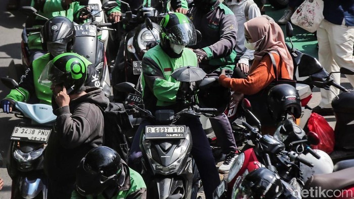 **Ojol Ancam Matikan Aplikasi Serempak, Gojek Tetap Beroperasi Normal: Analisis Teknis dan Dampak pada Transportasi**