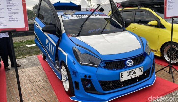 **Modifikasi Daihatsu Sirion dengan Pintu Ala Lamborghini: Biaya dan Performa**
