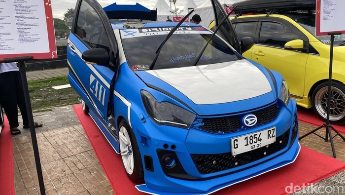 **Modifikasi Daihatsu Sirion dengan Pintu Ala Lamborghini: Biaya dan Performa**