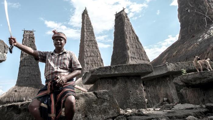 **Ratenggaro: Kenapa Warlok Berani Palak Wisatawan? Kemenpar Ungkap Alasannya**