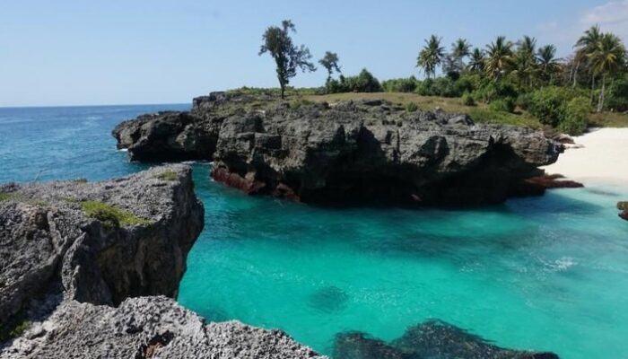 Pantai Mandorak: Surga atau Neraka? Google Review Menyebut Wajib Disambangi, Sayangnya Ada Pungli!