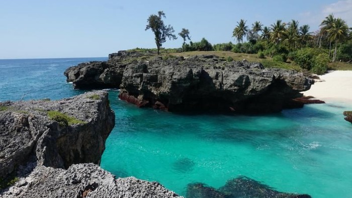 Pantai Mandorak: Surga atau Neraka? Google Review Menyebut Wajib Disambangi, Sayangnya Ada Pungli!