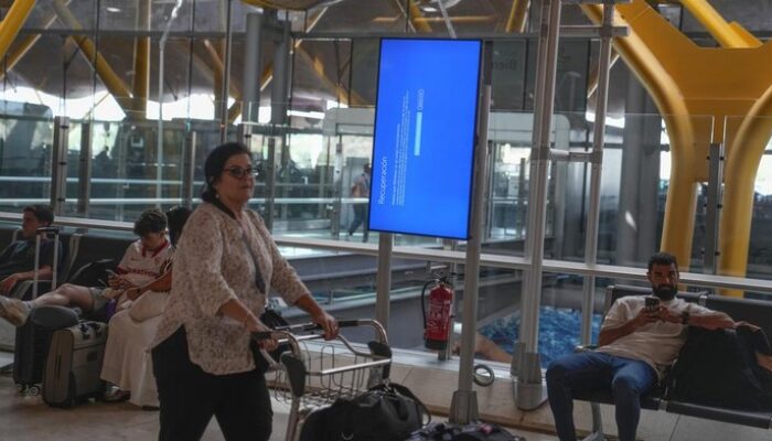 **”Tidur di Bandara Madrid: Ketika Harga Sewa Rumah Tak Masuk Akal Membuat Warga Rela Menggembel”**