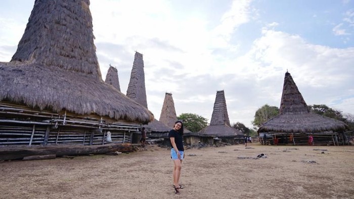 Youtuber Dipalak di Ratenggaro, Pemprov NTT Segera Bentuk Pokdarwis - Update 1