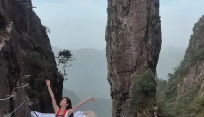 “Adu Nyali di Atas Tebing China: Coba atau Kebanggaan Diri Hilang”