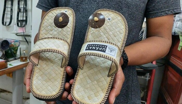 BTS Pembuatan Sandal Upanat, Sandal Khusus untuk Naik ke Candi Borobudur – Update 1