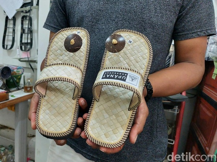 BTS Pembuatan Sandal Upanat, Sandal Khusus untuk Naik ke Candi Borobudur - Update 1