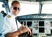 **Misteri Tanda di Seragam Pilot: Apa Artinya Saat Anda Berada di Bandara atau Pesawat?**