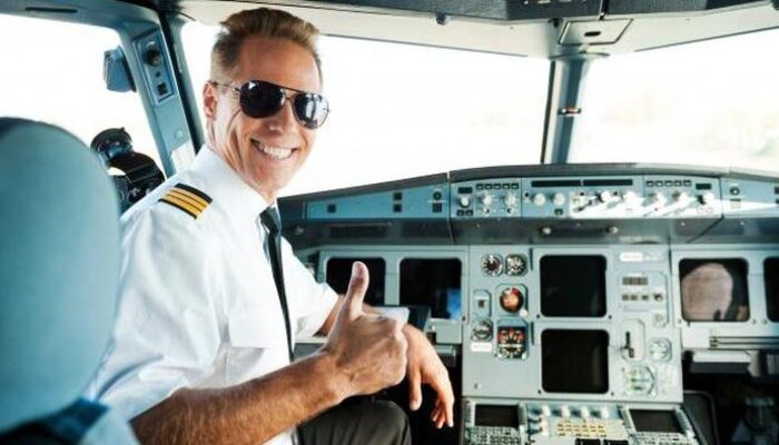 **Misteri Tanda di Seragam Pilot: Apa Artinya Saat Anda Berada di Bandara atau Pesawat?**