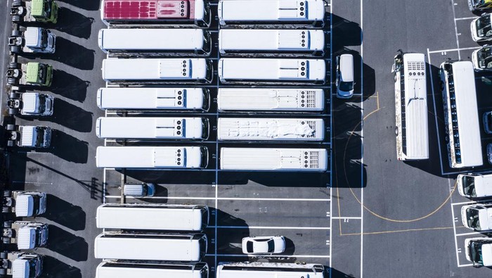 **Peringatan! Tidak Hanya Motor dan Mobil, Permintaan Bus Juga Menurun Drastis**