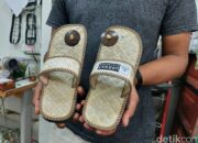 **Sandal Upanat Bukan Sandal Sembarangan: Tradisi Konservasi di Candi Borobudur**