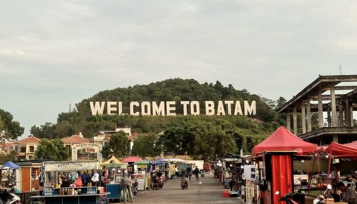 “Mobil CBU di [Daerah] Bebas Pajak: Kenapa Pengusaha Senang, Warga Geram?”