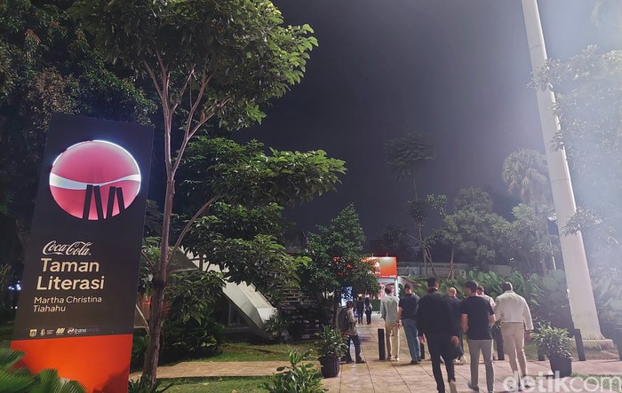 Malam Tanpa Batas: Jelajah Taman 24 Jam di Jakarta