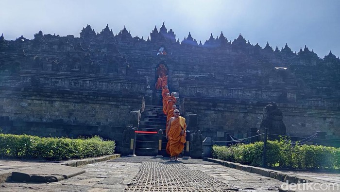 **Stairlift di Borobudur: Solusi Akomodasi Tanpa Merusak Struktur**