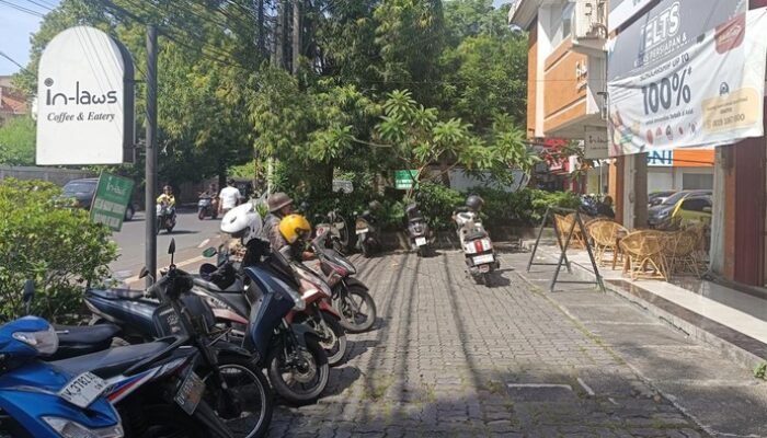 **Parkir Motor Rp 5 Ribu di Jalan Diponegoro Bali, Viral dan Respons Warganet!**
