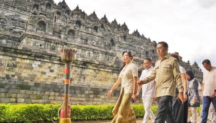 **Menebak Bentuk Stairlift di Candi Borobudur untuk Kunjungan Macron**