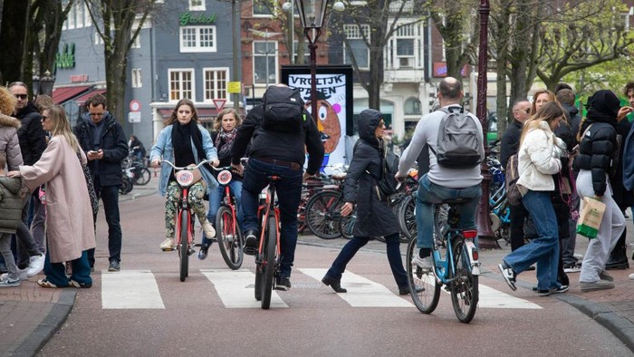 Overtourism di Amsterdam: Warga Tuntut Dewan, Siapa yang Bertanggungjawab?