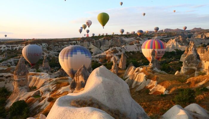 Jangan Lakukan Gestur Tangan Ini di Turki, atau Siap-Siap Rehat di Penjara!