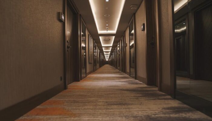 **Menaker Yassierli: Solusi PHK di Industri Perhotelan dengan Jaringan Penyelamat Eksklusif**