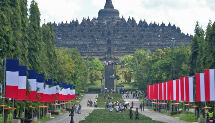 “Gaduh Pemasangan Stairlift di Candi Borobudur: Apakah Kebudayaan Terancam?”