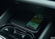 **Mitos atau Fakta: Ngecas HP di Mobil Listrik AION Indonesia, Benarkah Bikin Baterai Boros?**