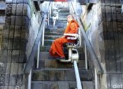 “Oh Ini Bentuk Stairlift yang Bawa Prabowo dan Macron Naik Candi Borobudur: Fenomena Unik di Dunia Wisata Indonesia” #Travel #Traveling #Wisata #Tourism #Indonesia