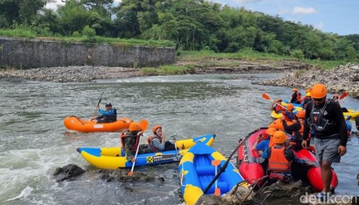 **Long Weekend Cobain Packrafting di Sungai Opak, Bantul, Nikmati Jamu Segar!**