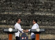 “Macron’s Borobudur Visit: A Game-Changer for Indonesia’s Tourism?”