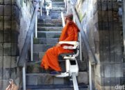 “Stairlift Candi Borobudur: Dikritik Netizen, Dipuji Biksu, Apakah Ini Pelecehan Budaya?”
