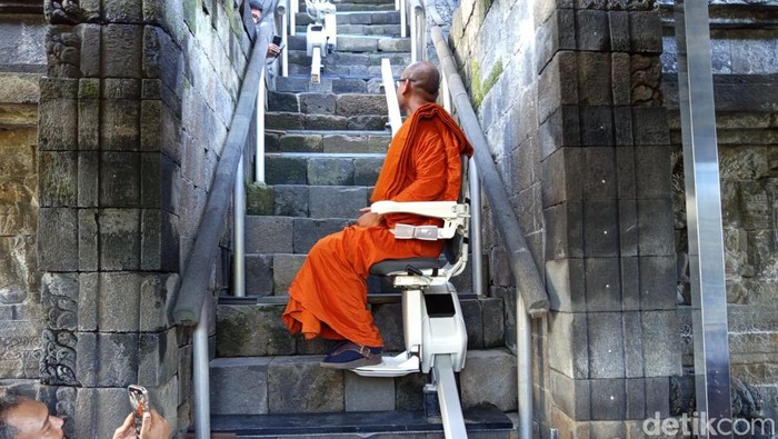 [Wacana Stairlift di Candi Borobudur: DPR Minta Kajian Dulu, Jangan Asal Pasang]