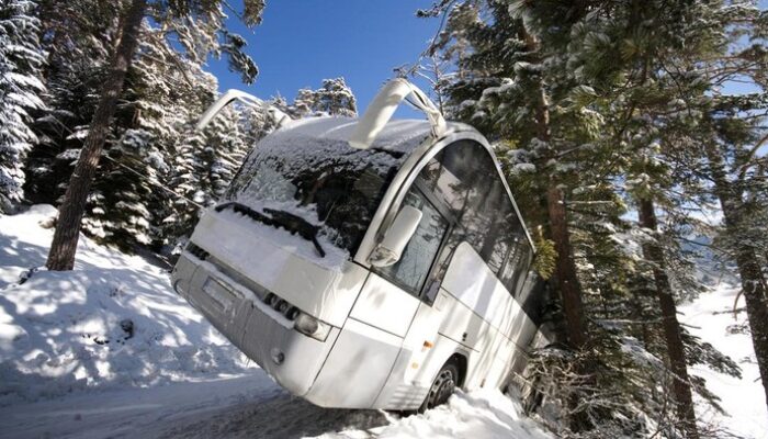 Kecelakaan Tragis Bus Terjun dari Jembatan, Tewaskan 21 Atlet: Analisis Teknis dan Implikasi Keamanan