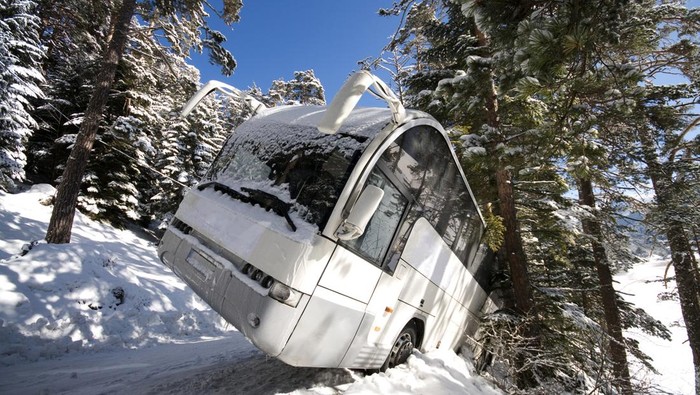 Kecelakaan Tragis Bus Terjun dari Jembatan, Tewaskan 21 Atlet: Analisis Teknis dan Implikasi Keamanan