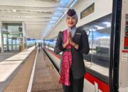 Menjadi Pramugari Whoosh: Kisah Fitri dan Proses Menjadi Anggota Pertama Kereta Cepat di Indonesia
