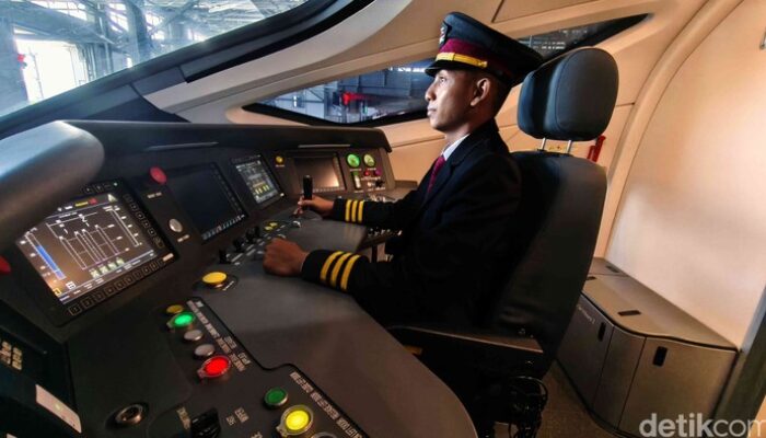 **Ingin Jadi Masinis atau Pramugari Whoosh? Ini Syaratnya!**