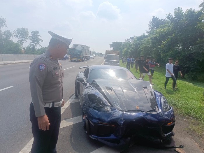**Porsche 911 Tabrak Toyota Rush Hingga Terbalik, Ini Penjelasan Teknisnya!**