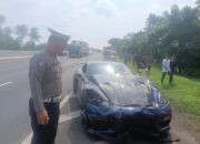 “Wanita 21 Tahun Bawa Porsche Tabrak Rush: Nyetir Sportcar Nggak Asal Ngegas! Siapa Bilang Muda Belum Ahli?”