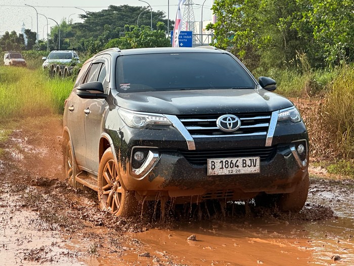 Komunitas Rayakan Ultah Ke-18, Fortuner Diajak Main Tanah dengan Gairah Baru