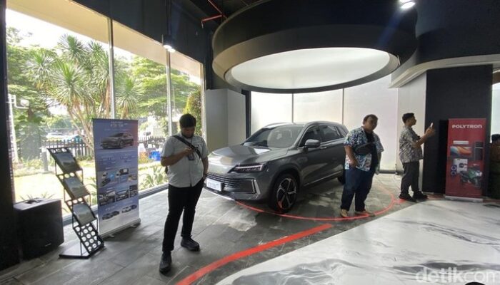 Polytron Perkenalkan Showroom Mobil Listrik Pertamanya, Inovasi Baru untuk Era Digital!