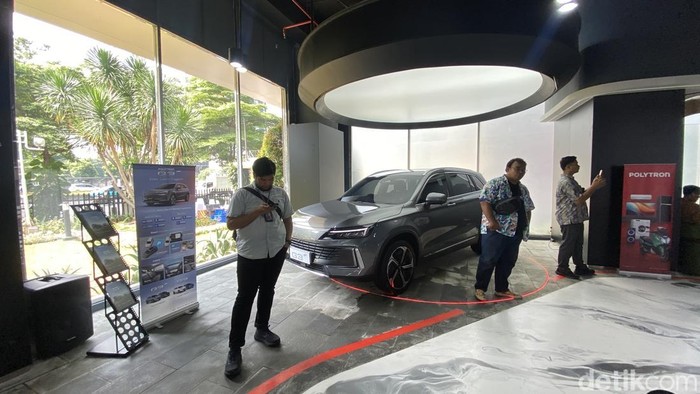 Polytron Perkenalkan Showroom Mobil Listrik Pertamanya, Inovasi Baru untuk Era Digital!