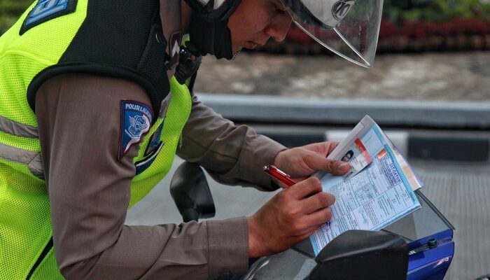 “Tidak Bawa SIM Vs Tidak Punya SIM: Perbedaan Denda yang Perlu Diketahui!”