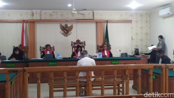 Kurang Ajar! Lansia Mesum Diam-diam Potret Area Sensitif Perempuan di Pesawat: Kisah di Atas Negeri Dewata