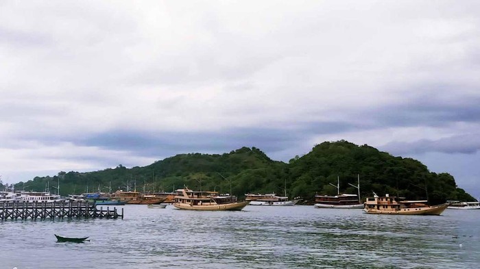 **Ditelantarkan Agen Travel Nakal, Turis Kapok ke Labuan Bajo**