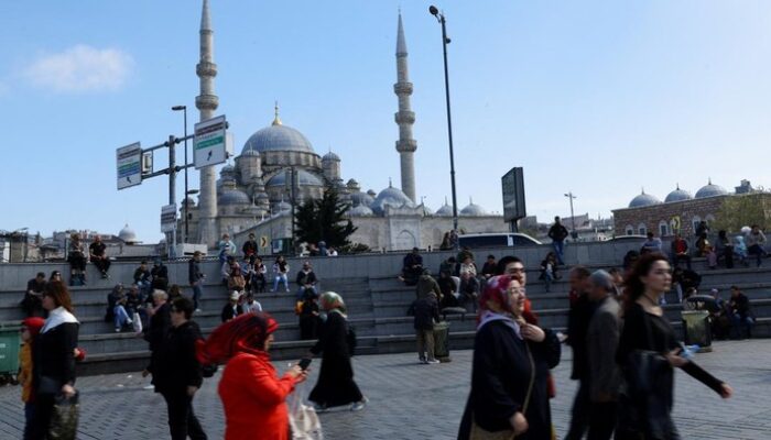 “Marmaris, Turki dalam Gempa: Kisah Wisatawan Rebecca yang Mencekam”