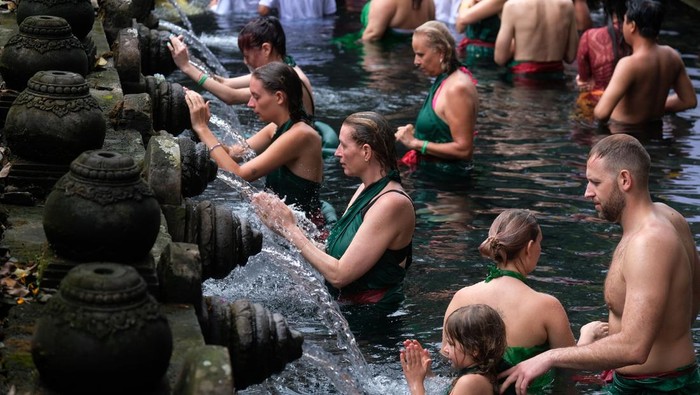 **BPS: 1,16 Juta Wisman Menjelajahi Keindahan Indonesia pada April 2025**